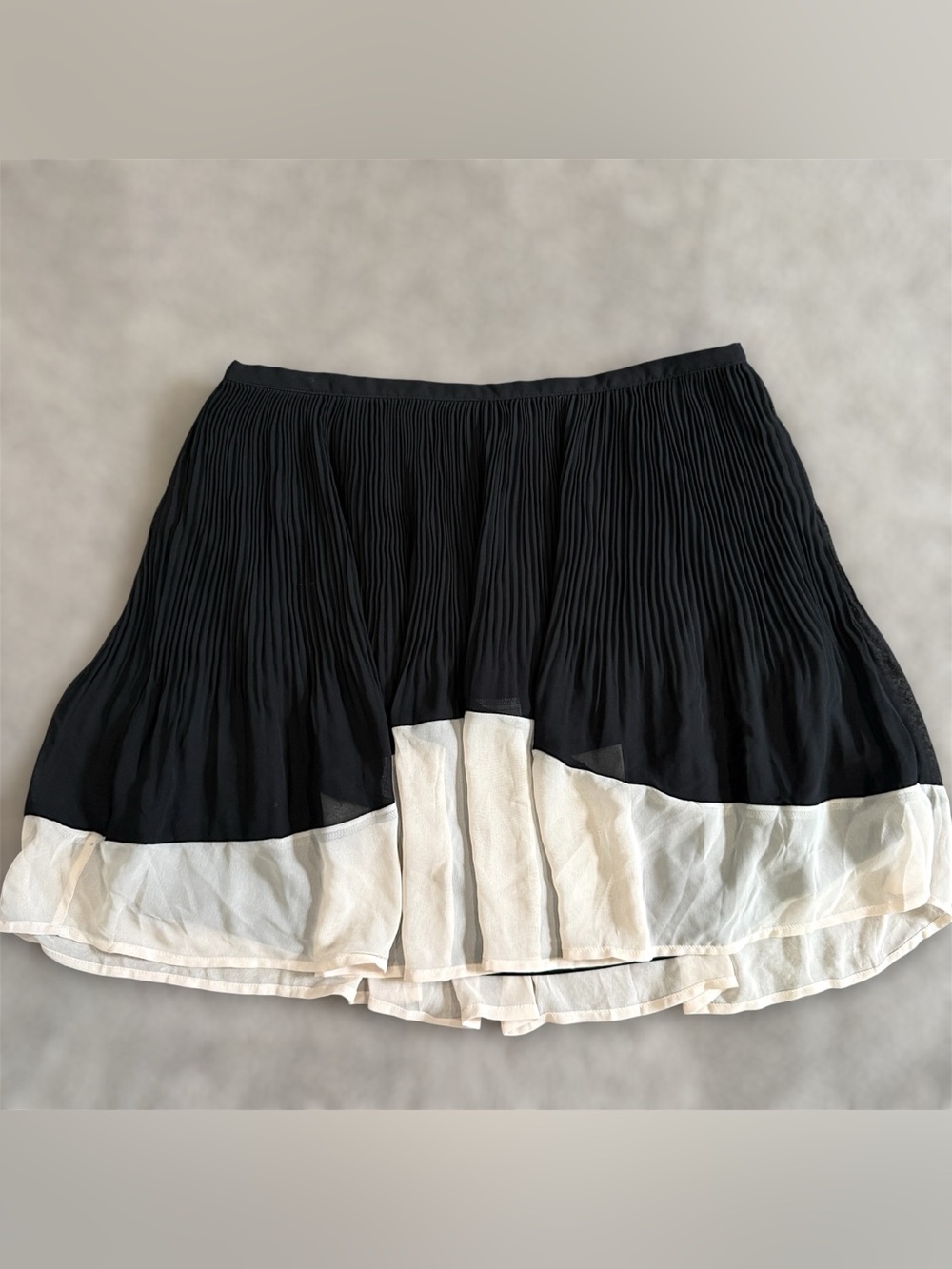 Lauren Conrad Womens Sz Large Pleated Skater Skirt Color Block Black / Cream